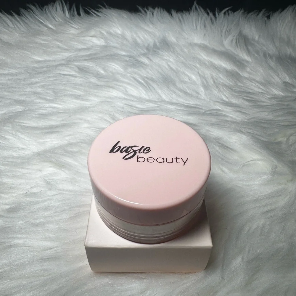 Basic Beauty Banana Setting Powder - Picture 4 of 5